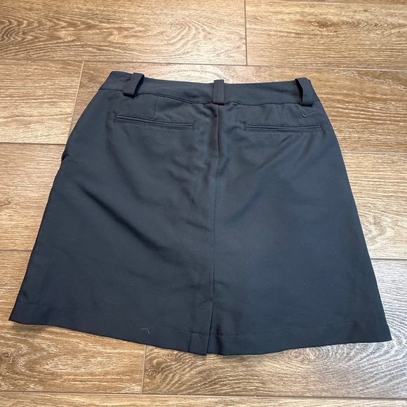 Nike Women's Dri-Fit Golf Skort, Black, size 4, Button Closure, Athletic - Picture 2 of 13